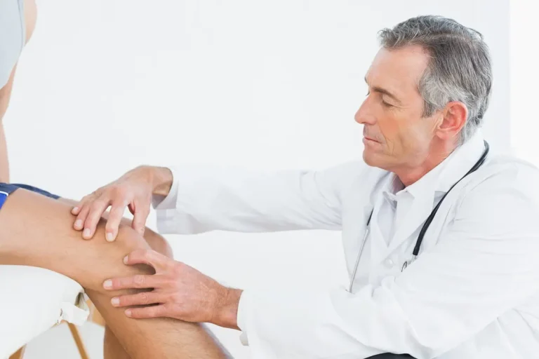 Біль у суглобах, артрит та поліартрит: Причини та лікування