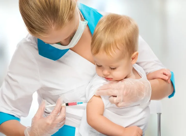 Вакцинація та вакцини: відповіді педіатра на найпоширеніші питання